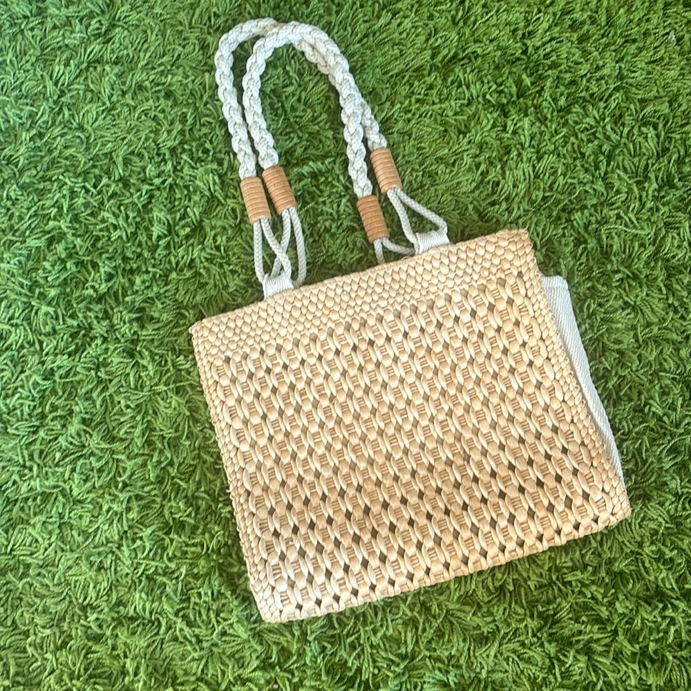 Vintage Delill straw bag like new!